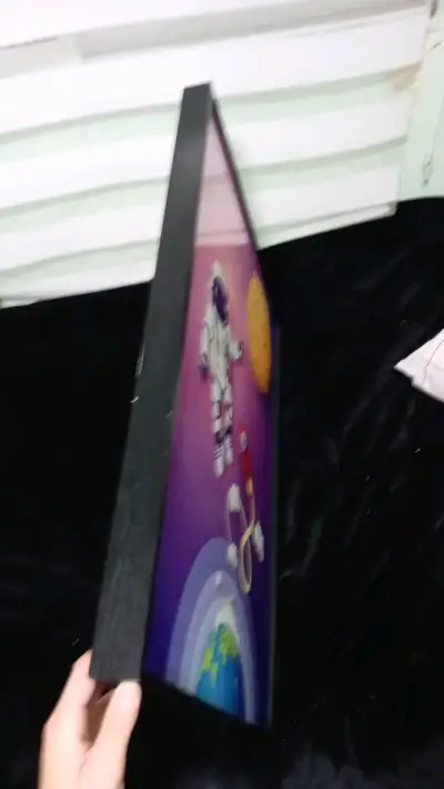 Cuadro Decorativo Espacial con Astronauta y Cohete - miniatura 2