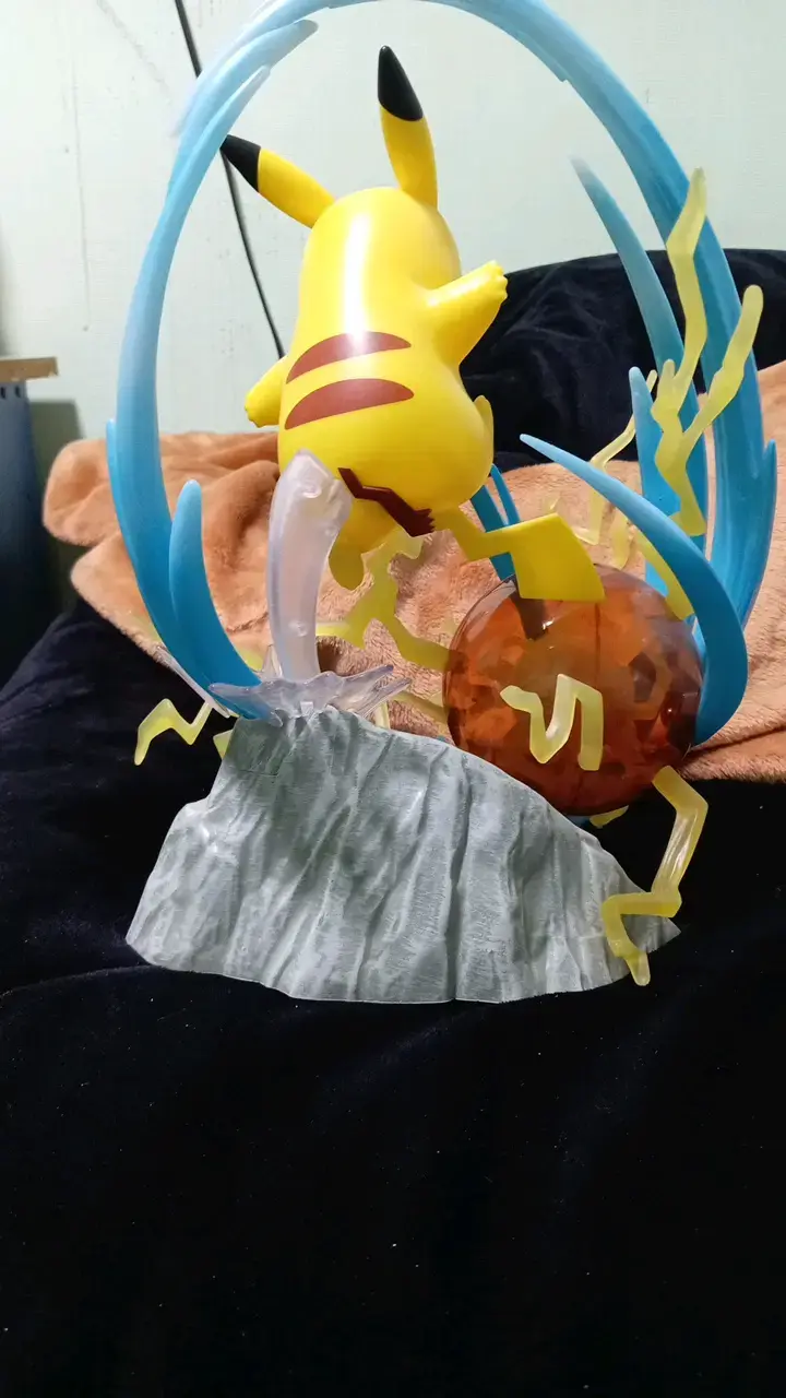 Figura de Pikachu con efectos de luz - 2