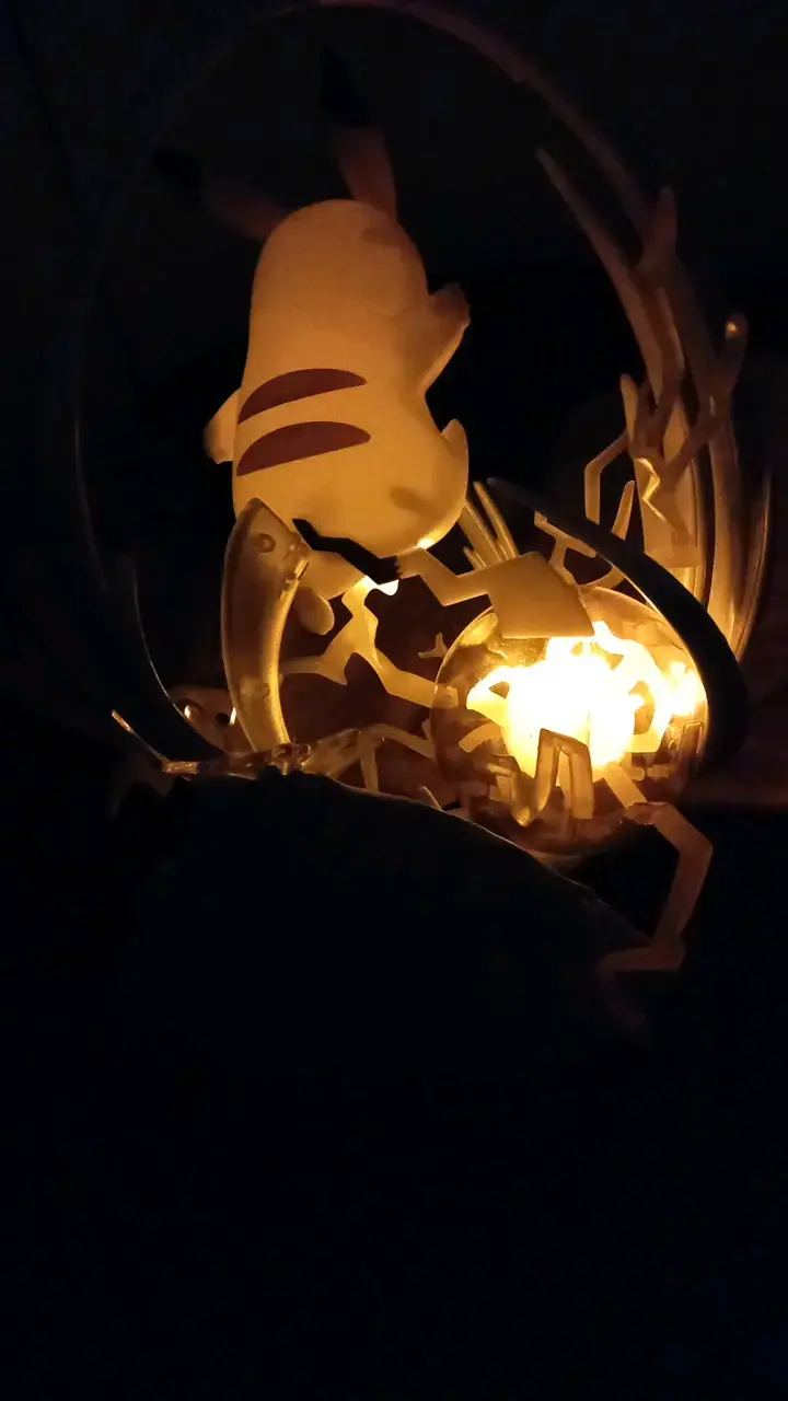Figura de Pikachu con efectos de luz - 4