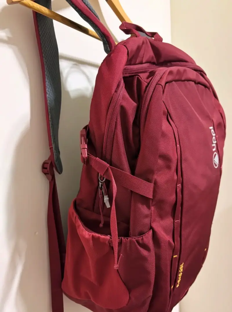 Mochila roja Vippi con múltiples compartimentos - 1