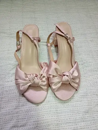 Sandalias rosadas con lazo elegante - miniatura 1