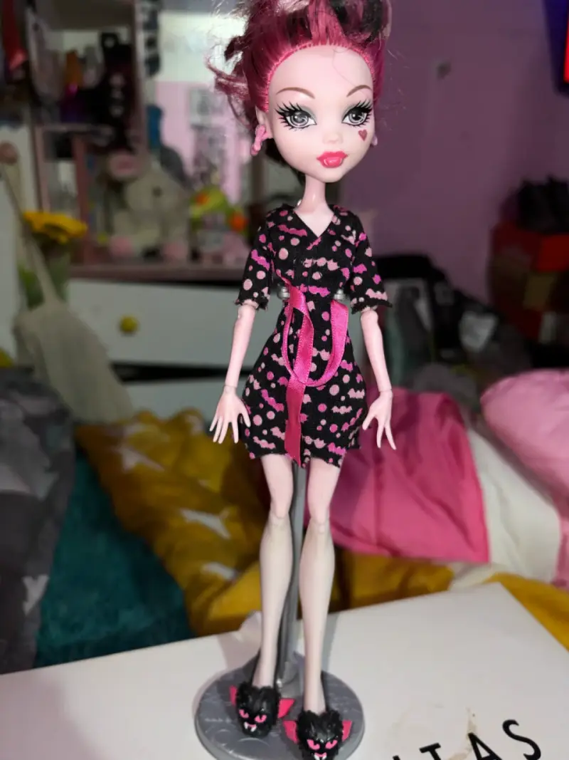 Draculaura powder room Monster high