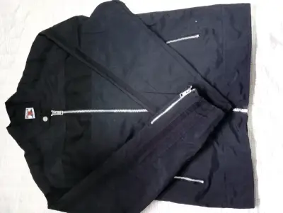 Chaqueta Negra con Cierre Metálico - miniatura 1
