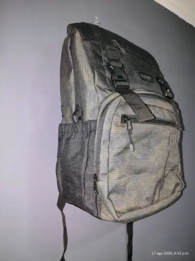Mochila Xtrem Kent 35L para Laptop 16" - miniatura 2