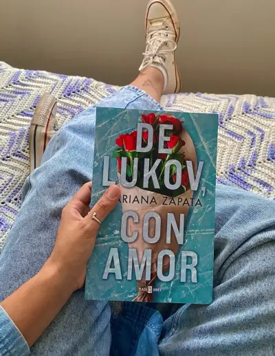 Libro 'De Lukov, Con Amor' de Mariana Zapata - miniatura 1