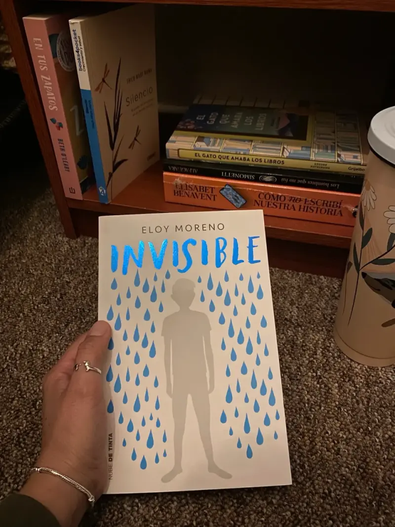 Libro 'Invisible' de Eloy Moreno en buen estado - 1