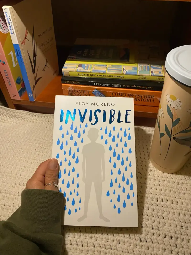 Libro 'Invisible' de Eloy Moreno en buen estado - 3