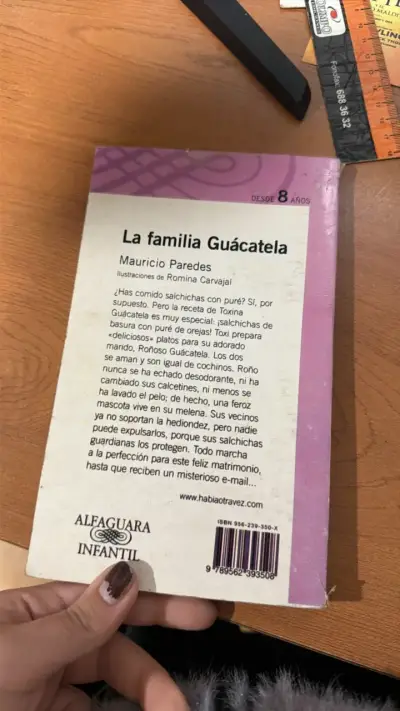 Libro La Familia Guácatela de Mauricio Paredes - miniatura 2