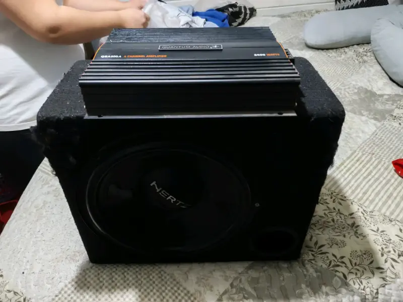 Amplificador Quantum Audio con Subwoofer Hertz