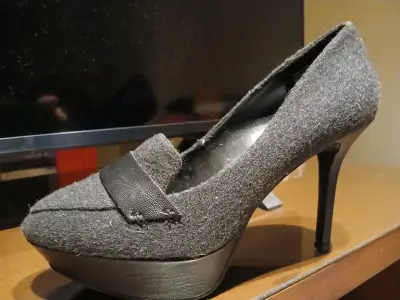 Zapatos de tacón Nine West gris con plataforma - miniatura 2
