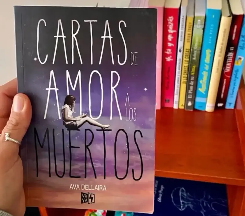 Libro 'Cartas de Amor a los Muertos' original