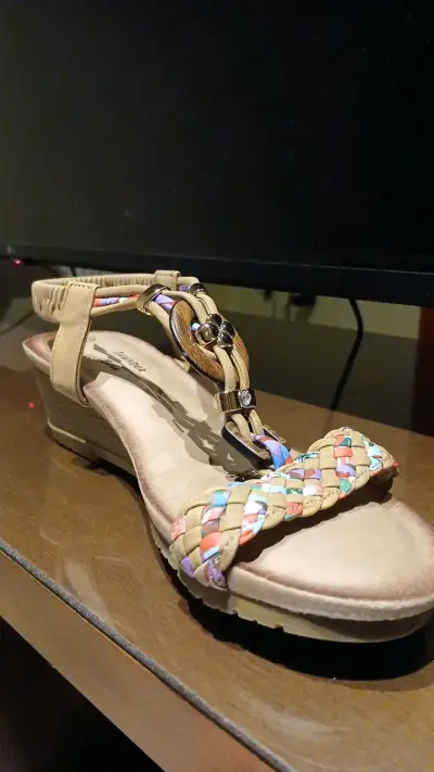 Sandalias de mujer con plataforma y diseño trenzado - miniatura 1