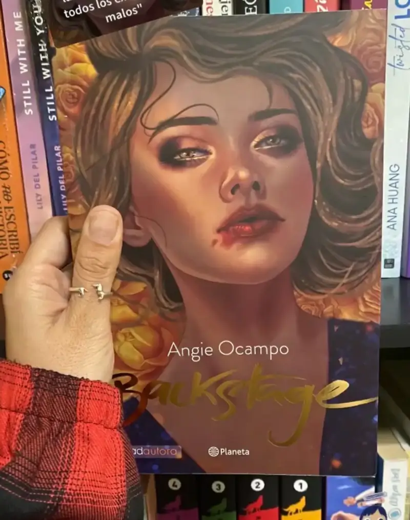 Libro 'Backstage' de Angie Ocampo