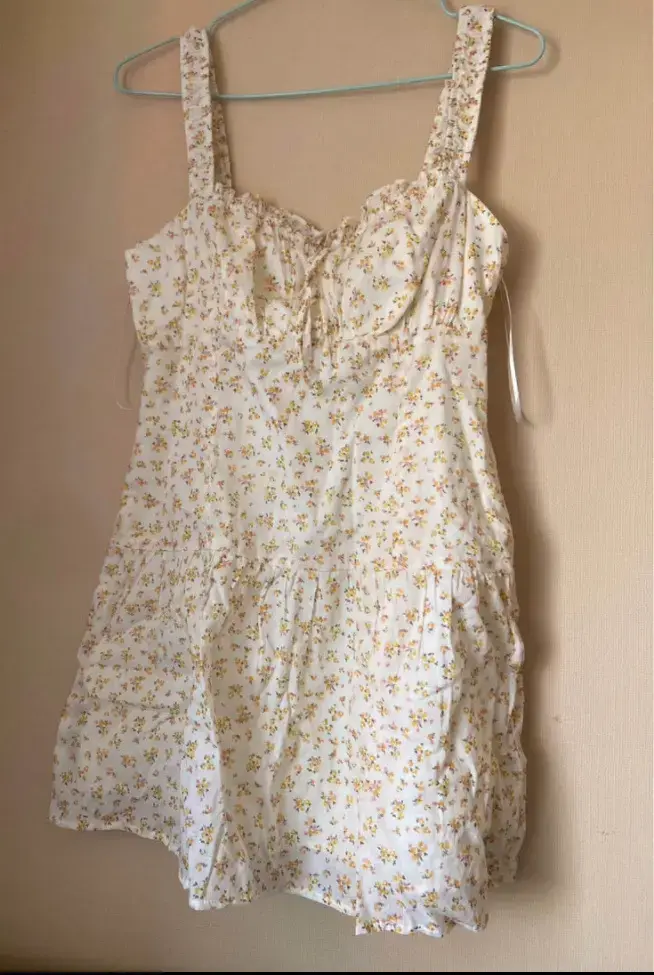 Vestido corto floral con tirantes - 1