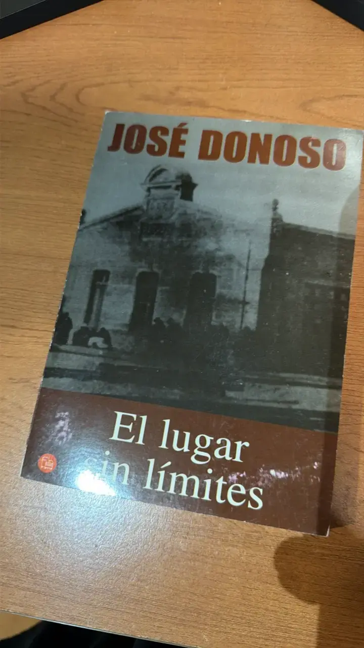 Libro 'El lugar sin límites' de José Donoso - 1
