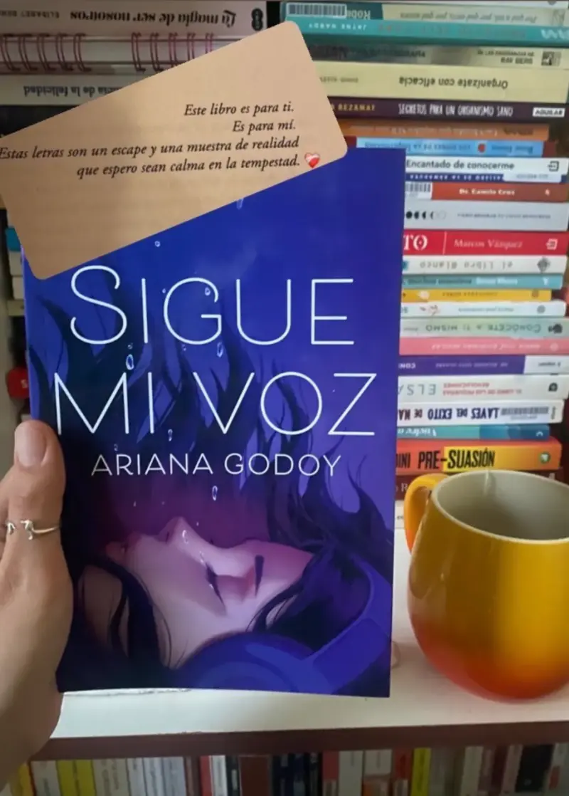 Libro 'Sigue Mi Voz' de Ariana Godoy
