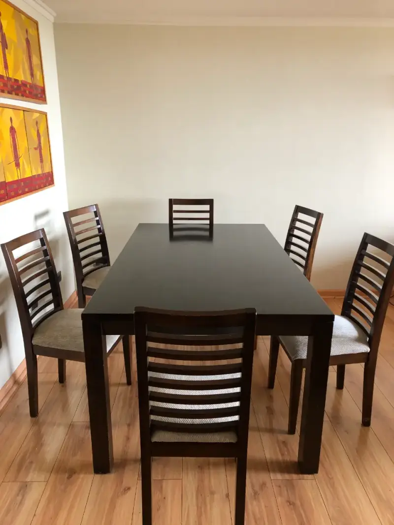 Juego de comedor de madera con 6 sillas - 1
