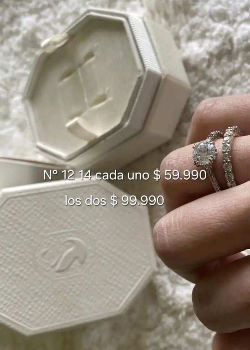 Anillos de compromiso con diamantes brillantes
