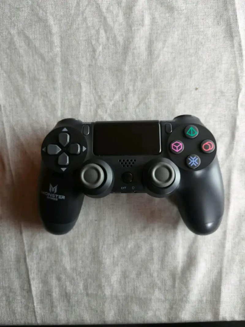 Consola PS4 con juegos y accesorios - 2