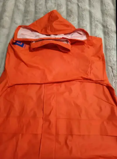 Traje impermeable naranja con capucha - miniatura 1
