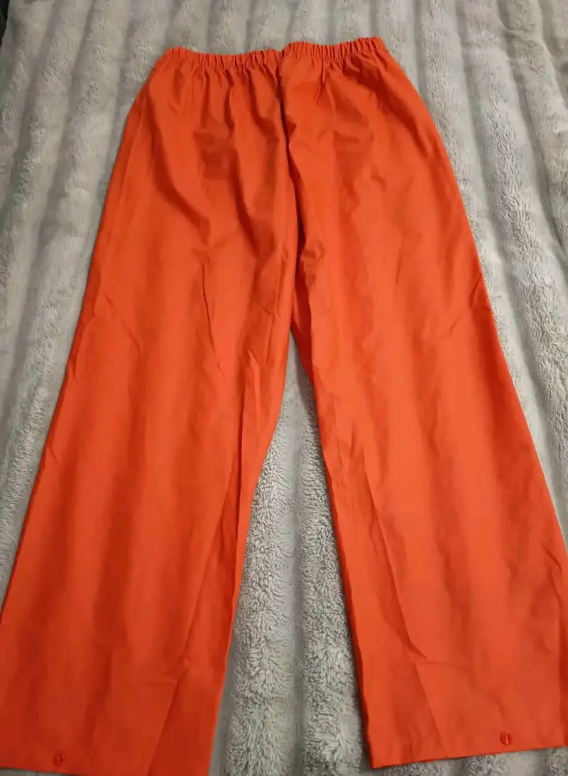 Traje impermeable naranja con capucha - 3