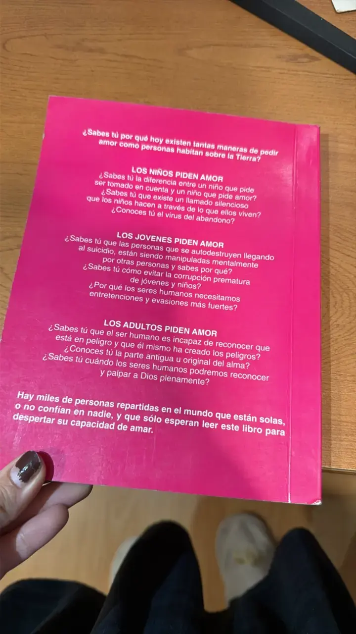Libro 'El Mundo Pide Amor' de Mercedes Miranda - 2