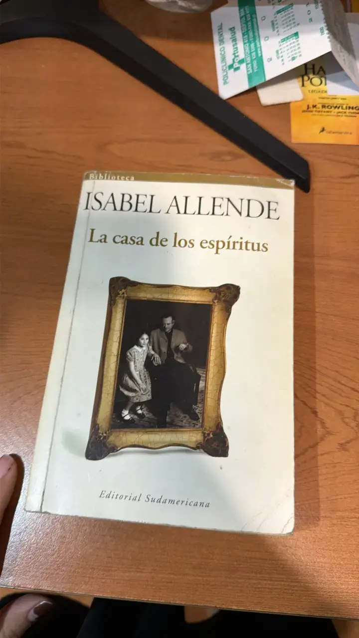 Libro 'La casa de los espíritus' de Isabel Allende - 1