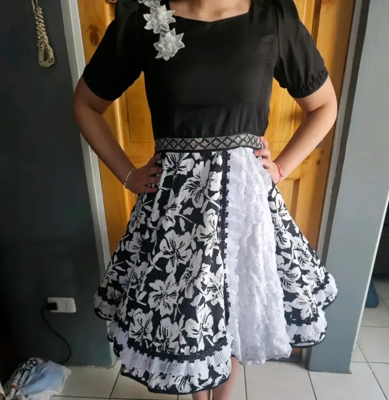 Vestido de huasa chilena floral rojo - 2