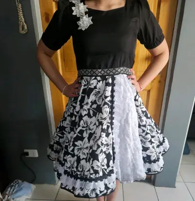 Vestido de huasa chilena floral rojo - miniatura 2