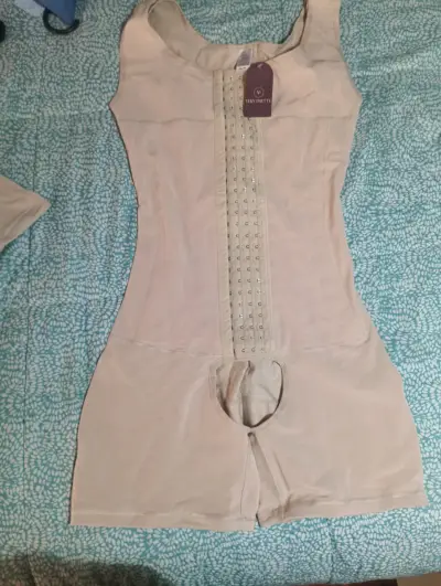 Faja moldeadora beige con cierre frontal - miniatura 4