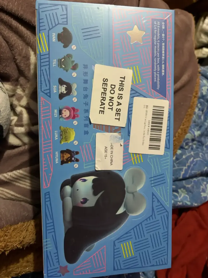 Figuras coleccionables Alien Stage Bunny original