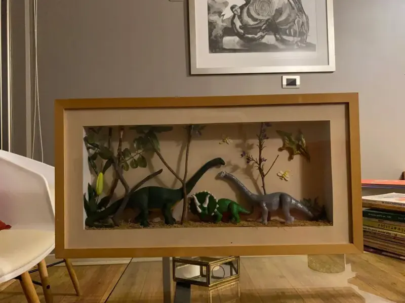 Cuadro decorativo con dinosaurios en miniatura