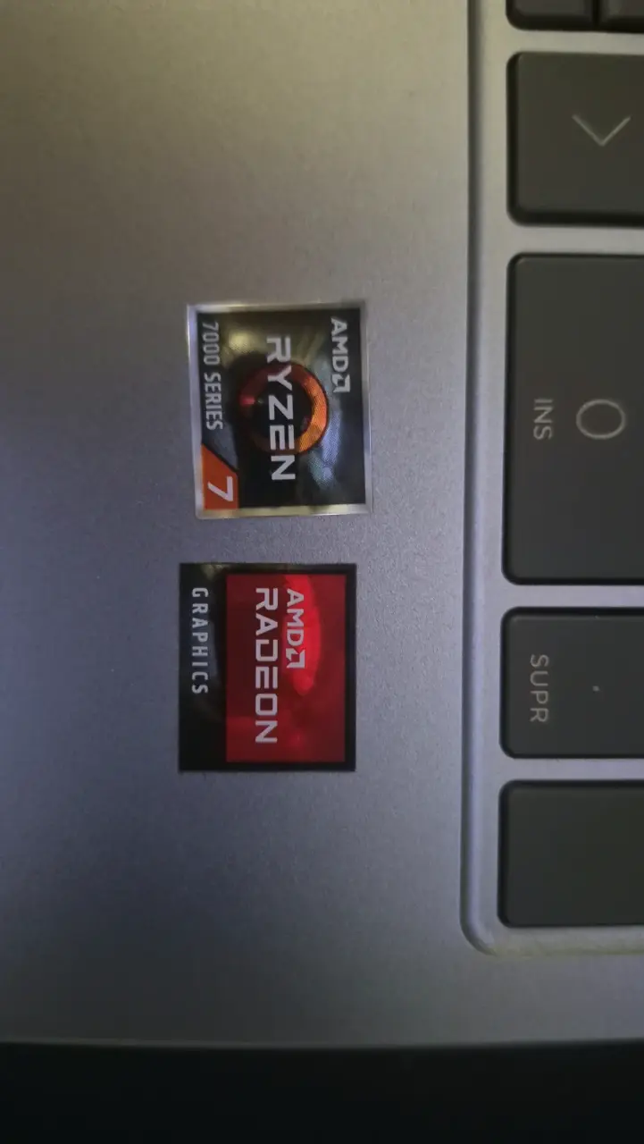 Laptop HP 15 con AMD Ryzen 7 - 3