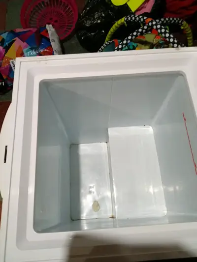 Congelador vertical pequeño con tapa superior - miniatura 5