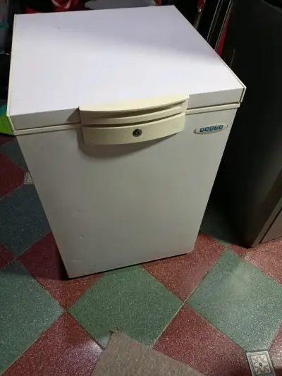 Congelador vertical pequeño con tapa superior - miniatura 6