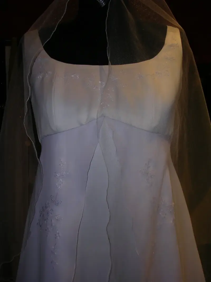 Vestido de novia blanco elegante de diseñador - 3