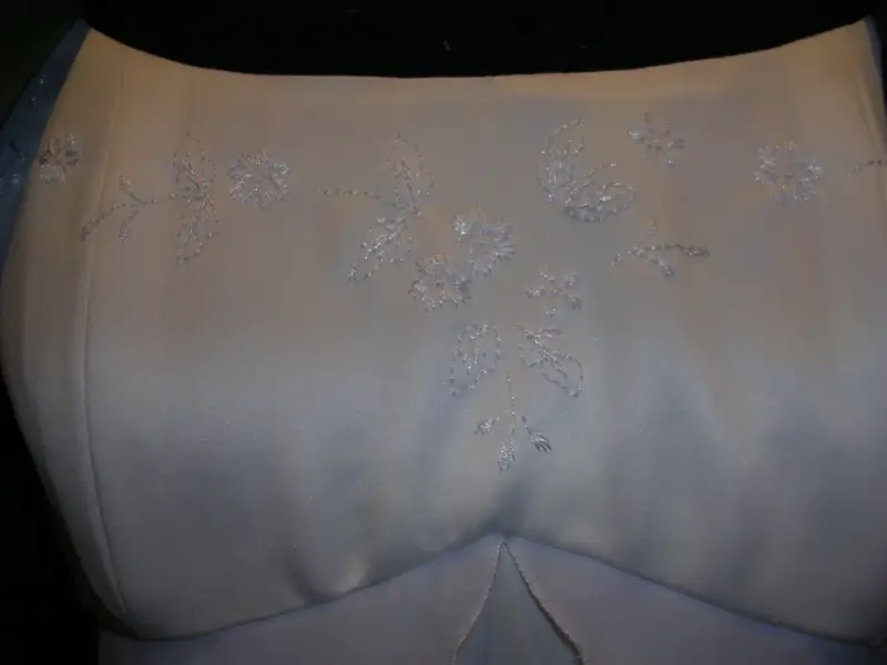 Vestido de novia blanco elegante de diseñador - 4