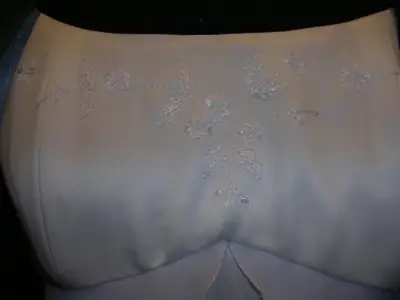 Vestido de novia blanco elegante de diseñador - miniatura 4
