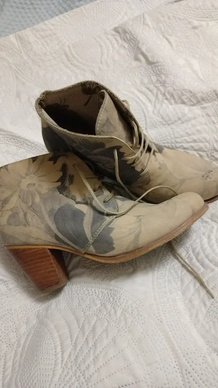 Botines de tacón floral beige para mujer - 2