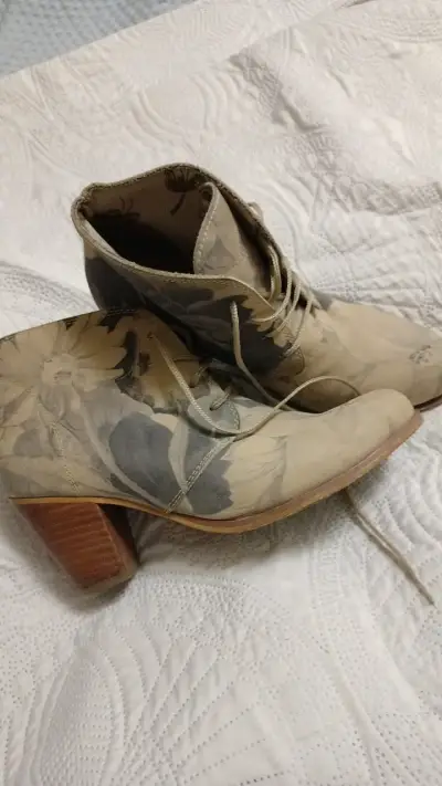 Botines de tacón floral beige para mujer - miniatura 2