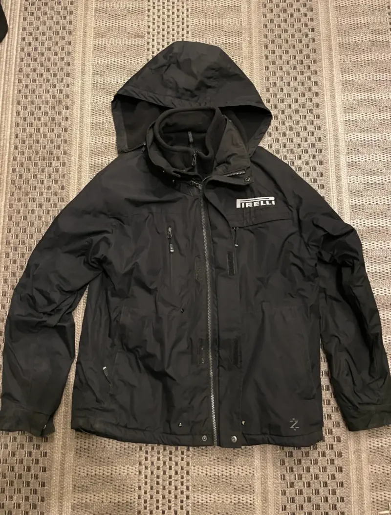 Chaqueta Negra Impermeable Pirelli con Capucha - 1