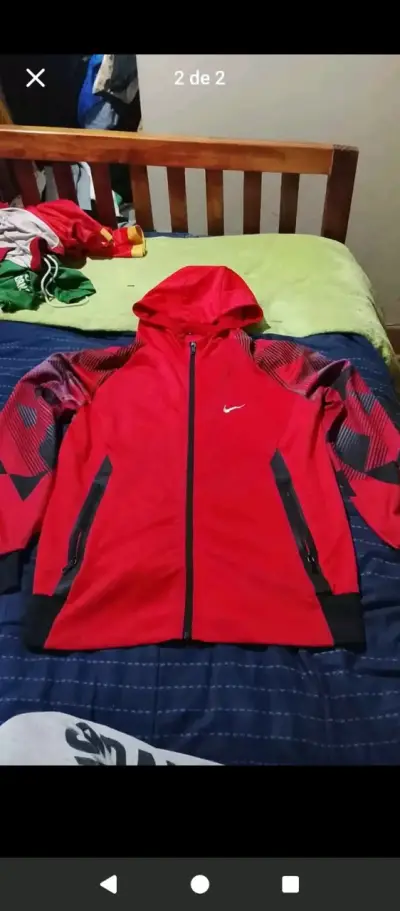 Chaqueta deportiva roja con capucha Nike - miniatura 2