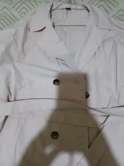 Abrigo trench coat rosa claro para mujer - miniatura 2