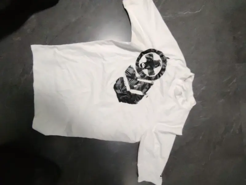 Polera blanca Quiksilver con diseño gráfico - 1