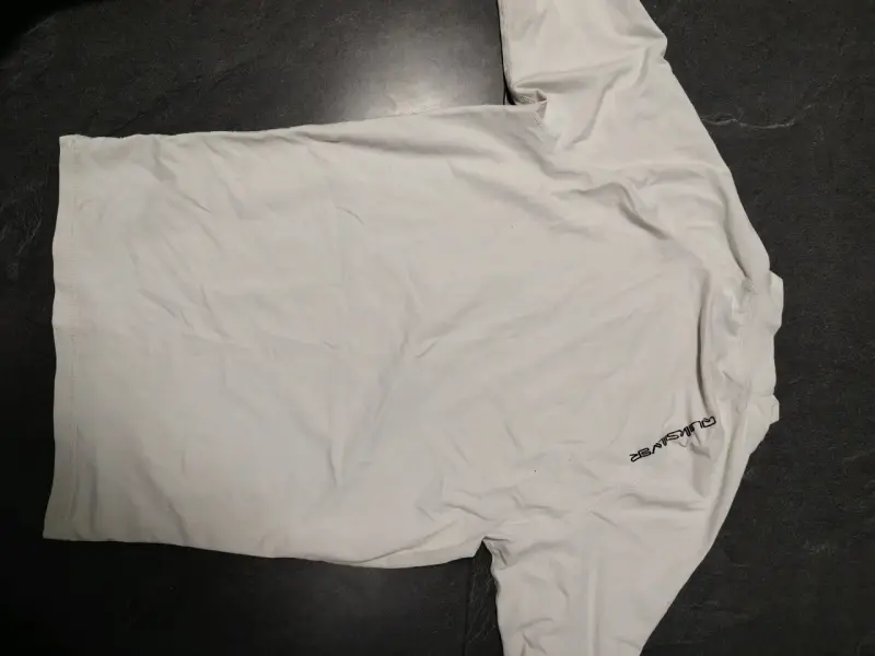 Polera blanca Quiksilver con diseño gráfico - 5
