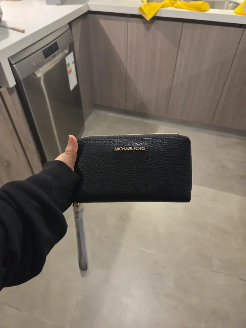 Billetera Michael Kors negra de cuero - 1