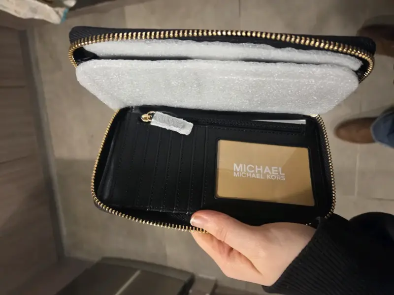 Billetera Michael Kors negra de cuero - 4