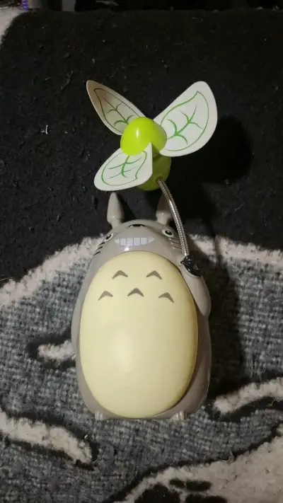Figura decorativa de Totoro con hélice - miniatura 1