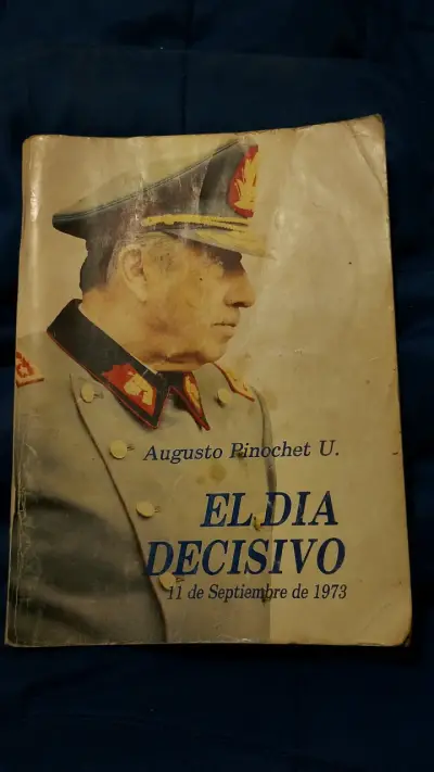 Libro 'El Día Decisivo' de Augusto Pinochet - miniatura 1