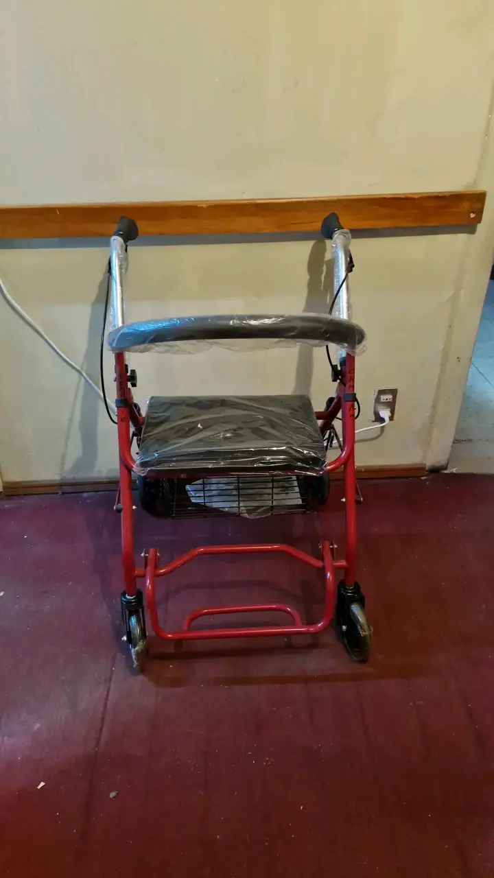 Andador para adultos con asiento y frenos - 1